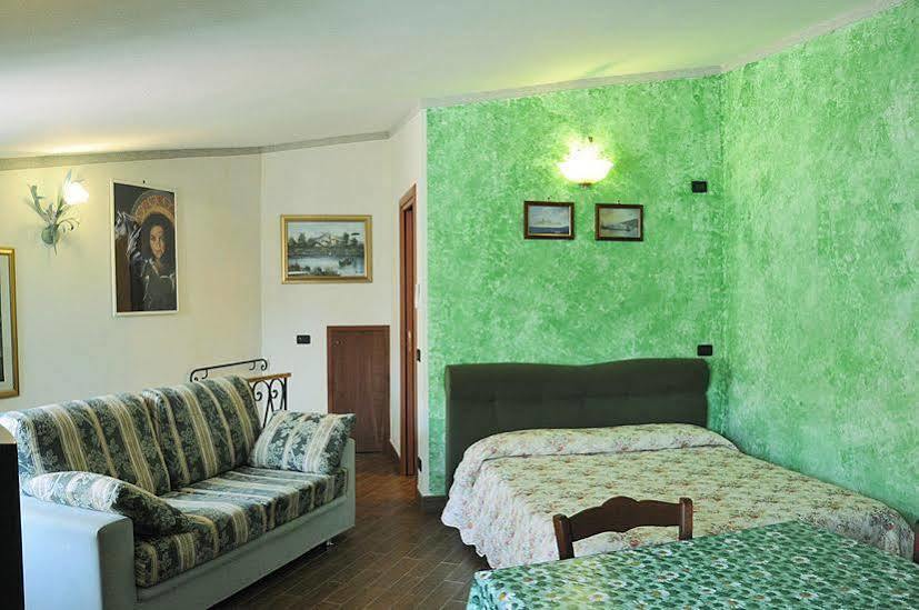 Michela Rooms Riomaggiore Esterno foto